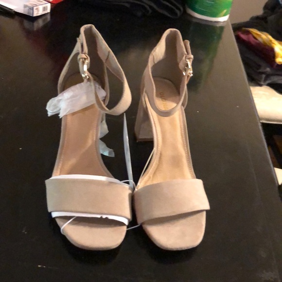 Old Navy Shoes - Nude heels